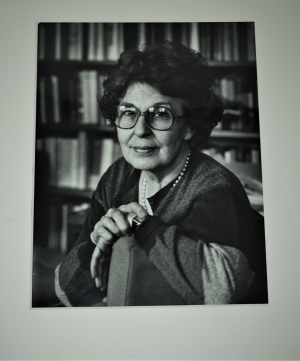 Lot 2673, Auction  120, Borchers, Elisabeth und Kruse, Ingrid von,  2 eigenh. Schriftstücke und 1 Porträt in Originalfotografie