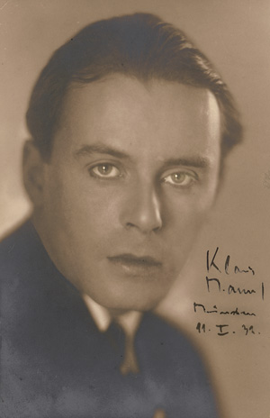 Lot 2408, Auction  121, Mann, Klaus, Signierte Porträtfoto-Postkarte