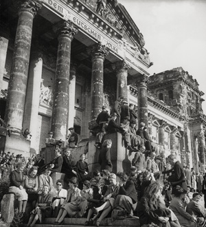 Lot 4237, Auction  125, Ries, Henry, Protest demonstration at the Platz der Republik, Berlin