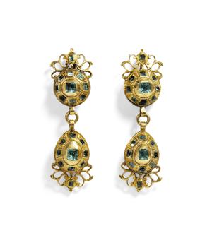 Lot 6519, Auction  125, Ohrschmuck, Paar barocke Smaragd-Ohrgehänge