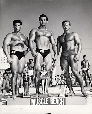 Los 4111 - Bruce of L.A. - Three winners of bodybuilding contest, Muscle Beach, Santa Monica: Charles Collras, Hossein Shokouh und Jerry Boily; Nude of John Manning - 0 - thumb